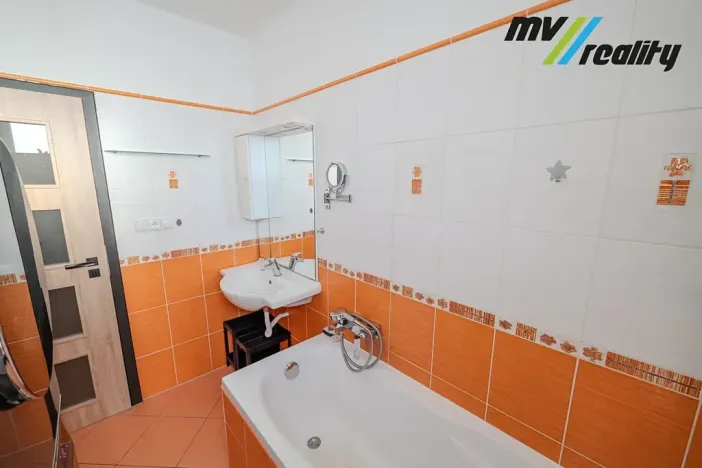 Prodej bytu 4+kk, Milovice, Kaštanová, 131 m2