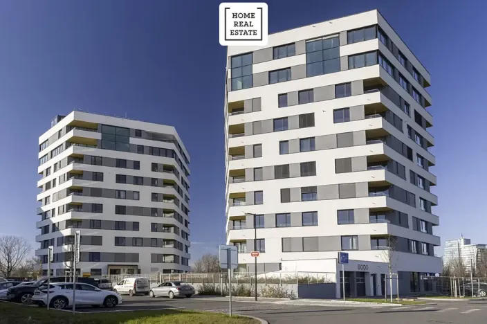 Pronájem garážového stání, Praha - Karlín, Sokolova, 18 m2