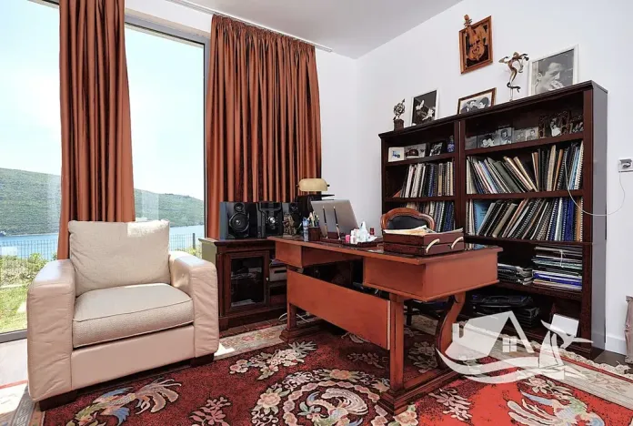 Prodej vily, Kumbor, Černá Hora, 320 m2