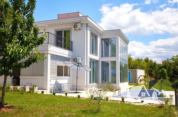 Prodej vily, Kumbor, Černá Hora, 320 m2