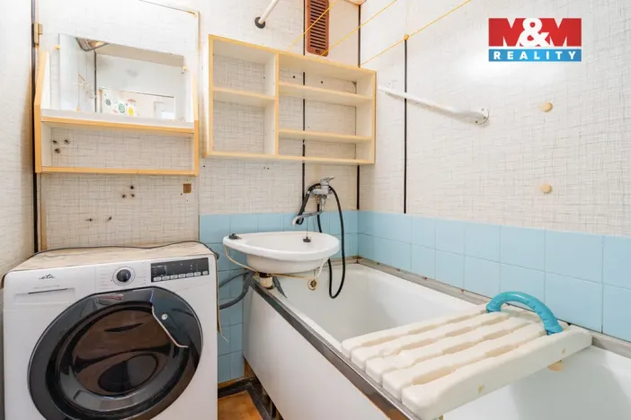 Prodej bytu 3+1, Český Krumlov - Plešivec, Sídliště Plešivec, 74 m2