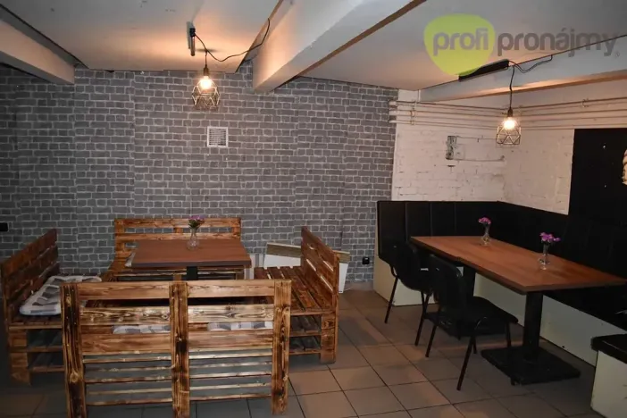 Pronájem komerční nemovitosti, Holešov, nám. Dr. E. Beneše, 220 m2