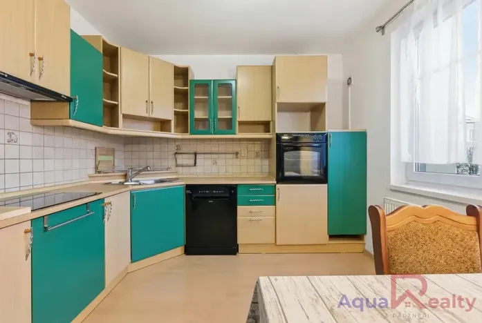 Prodej bytu 2+kk, Karlovy Vary, nám. V. Řezáče, 68 m2