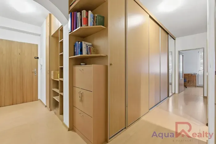 Prodej bytu 2+kk, Karlovy Vary, nám. V. Řezáče, 68 m2