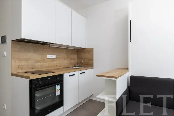 Pronájem bytu 1+kk, Praha - Smíchov, Plzeňská, 20 m2