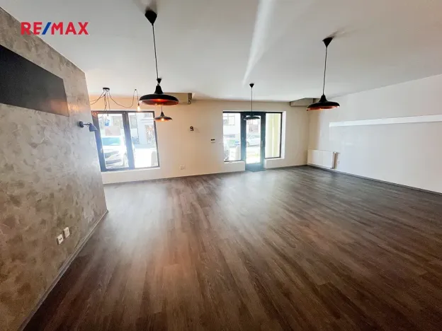 Prodej obchodního prostoru, Uherské Hradiště, Dlouhá, 75 m2