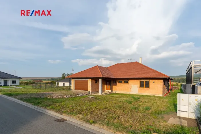 Prodej rodinného domu, Bánov, 197 m2