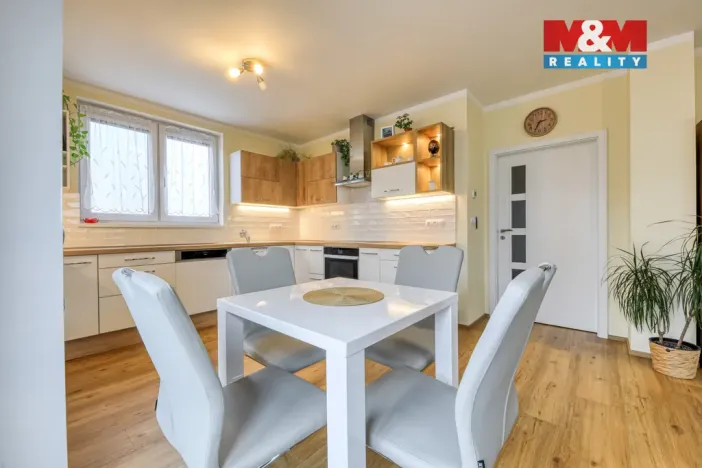 Prodej bytu 4+kk, Vochov, 82 m2