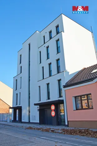 Pronájem garážového stání, Hradec Králové - Pražské Předměstí, 13 m2