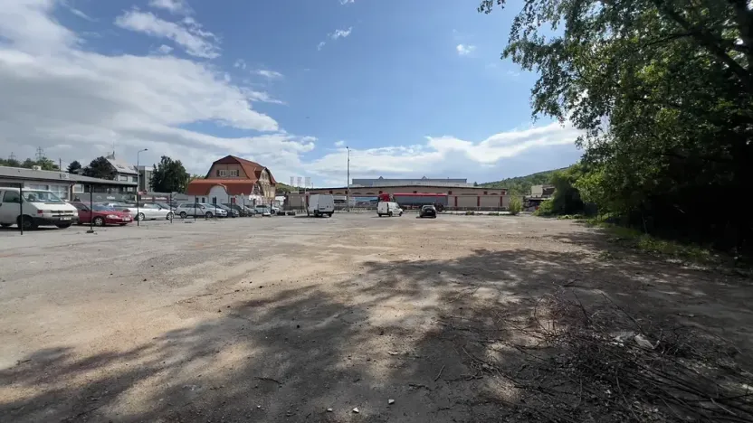Pronájem komerčního pozemku, Praha - Modřany, Komořanská, 1500 m2