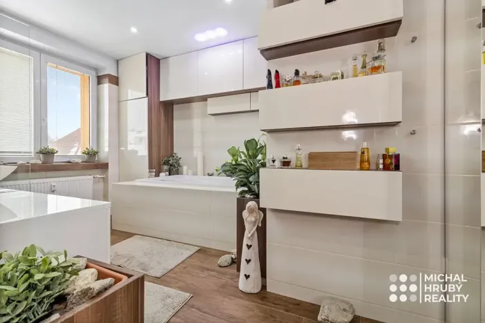 Prodej bytu 2+kk, Ostrava, Vrázova, 79 m2