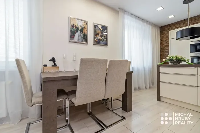 Prodej bytu 2+kk, Ostrava, Vrázova, 79 m2