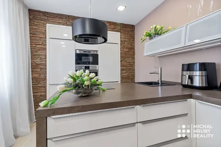 Prodej bytu 2+kk, Ostrava, Vrázova, 79 m2