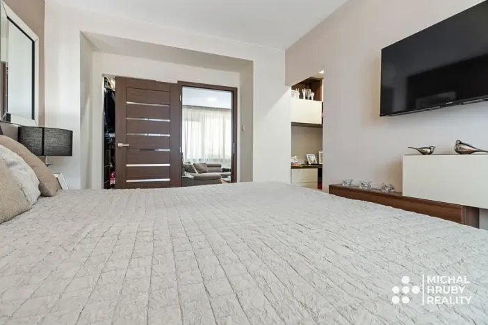 Prodej bytu 2+kk, Ostrava, Vrázova, 79 m2