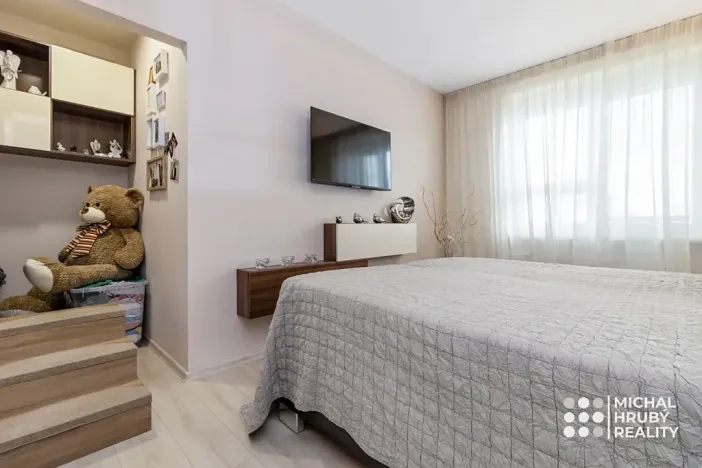 Prodej bytu 2+kk, Ostrava, Vrázova, 79 m2