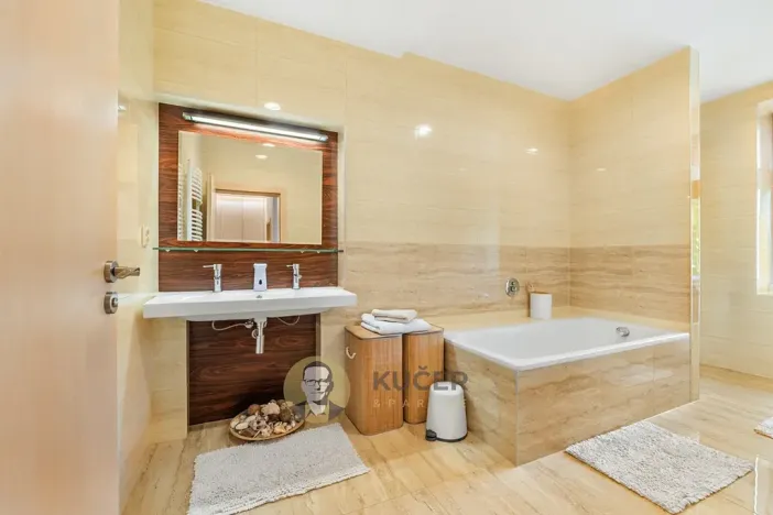 Prodej zemědělské usedlosti, Lichnov, 672 m2