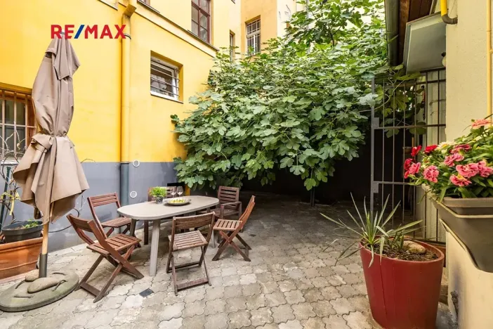 Prodej bytu 2+1, Praha - Karlín, Pernerova, 60 m2