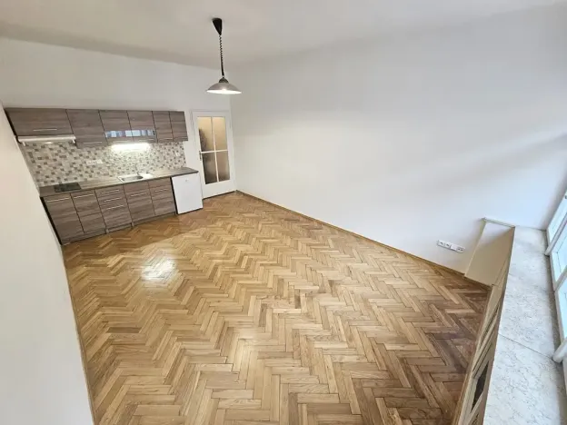 Pronájem bytu 1+kk, Praha - Vinohrady, Řipská, 28 m2