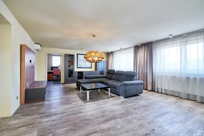 Prodej obchodního prostoru, Kladno, Vrapická, 1614 m2