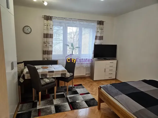 Pronájem bytu 1+kk, Praha - Vršovice, Karpatská, 28 m2