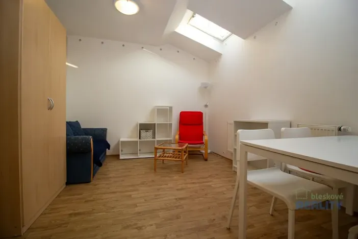 Pronájem bytu 2+kk, Praha - Břevnov, Dusíkova, 34 m2