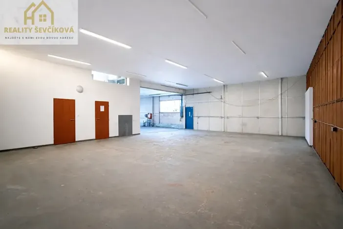 Pronájem obchodního prostoru, Hradec Králové, Vlčkovická, 700 m2