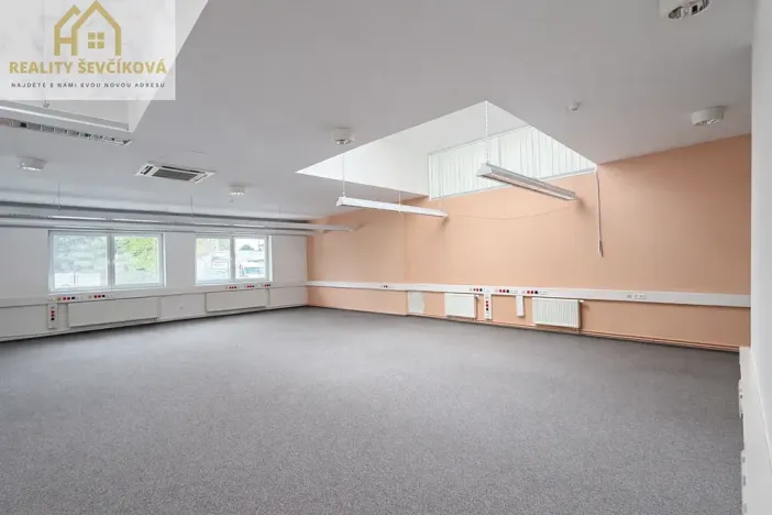 Pronájem komerční nemovitosti, Hradec Králové, Zemědělská, 695 m2