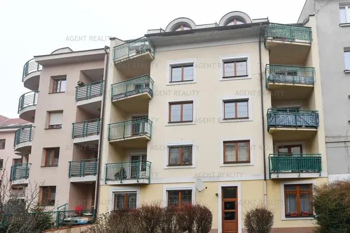 Pronájem bytu 2+kk, Praha - Břevnov, Slavníkova, 57 m2