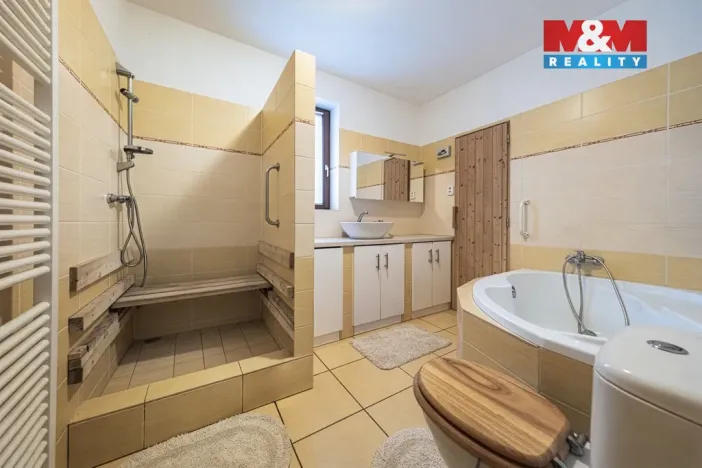 Prodej rodinného domu, Hradešín, 350 m2