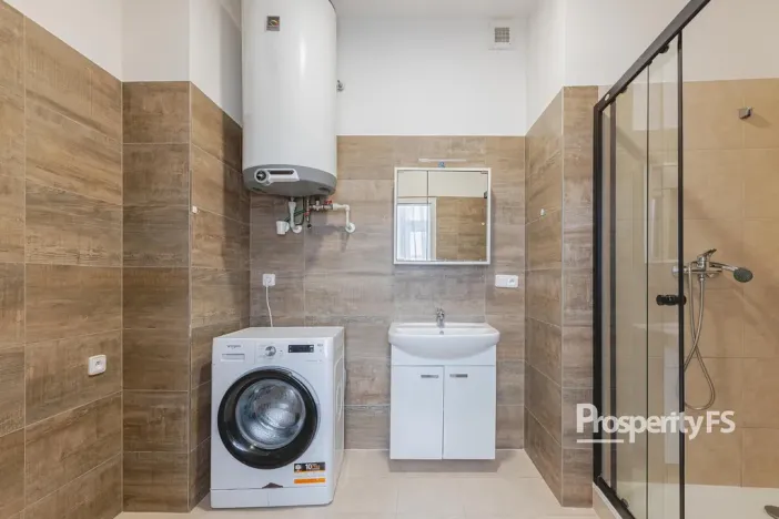 Prodej bytu 3+1, Hostinné, Dolní brána, 67 m2