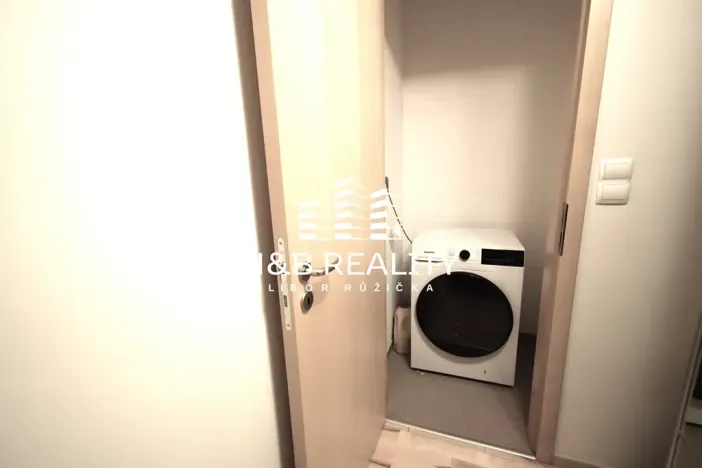 Pronájem bytu 1+kk, Praha - Žižkov, Ke kapslovně, 53 m2