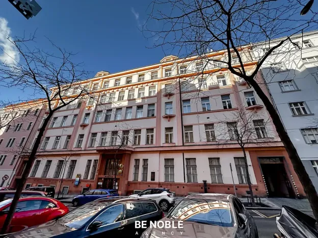 Pronájem garážového stání, Praha - Vinohrady, Moravská, 20 m2