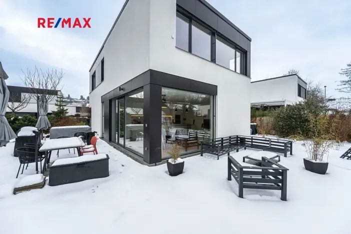 Pronájem vily, Praha - Lysolaje, 150 m2