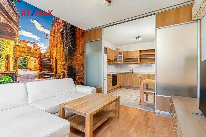 Pronájem bytu 2+kk, Praha - Vysočany, Podkovářská, 54 m2