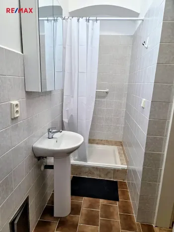 Pronájem bytu 2+kk, Karlovy Vary, Kolmá, 32 m2