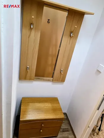 Pronájem bytu 2+kk, Karlovy Vary, Kolmá, 32 m2