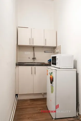 Pronájem kanceláře, Hradec Králové - Pražské Předměstí, Gočárova třída, 32 m2