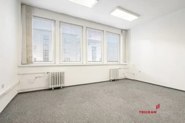 Pronájem kanceláře, Hradec Králové - Pražské Předměstí, Gočárova třída, 24 m2