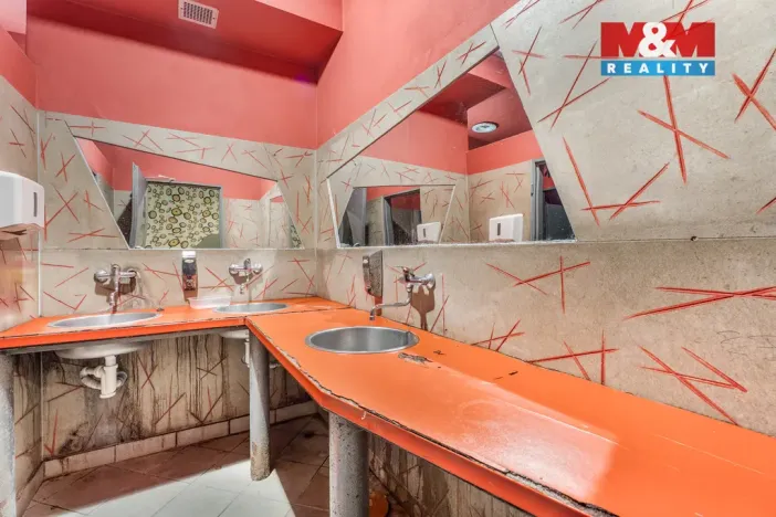 Prodej obchodního prostoru, Krnsko, 700 m2