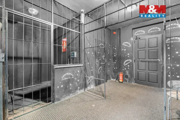 Prodej obchodního prostoru, Krnsko, 700 m2