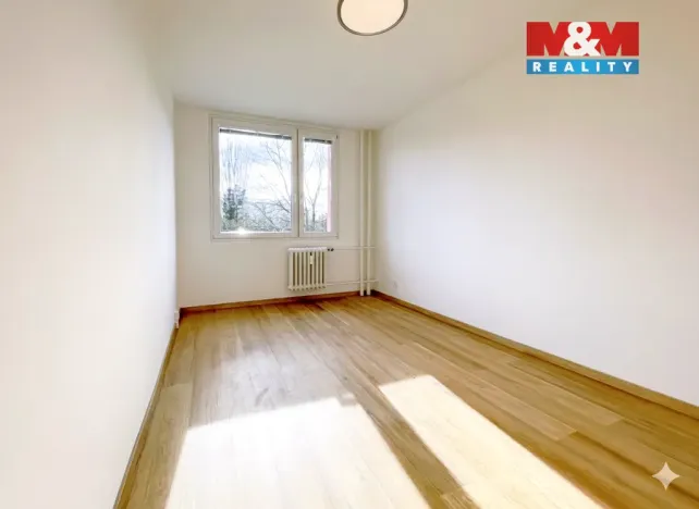 Pronájem bytu 2+kk, Praha - Kobylisy, Famfulíkova, 44 m2