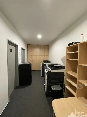 Pronájem kanceláře, Praha - Smíchov, Karla Engliše, 1006 m2