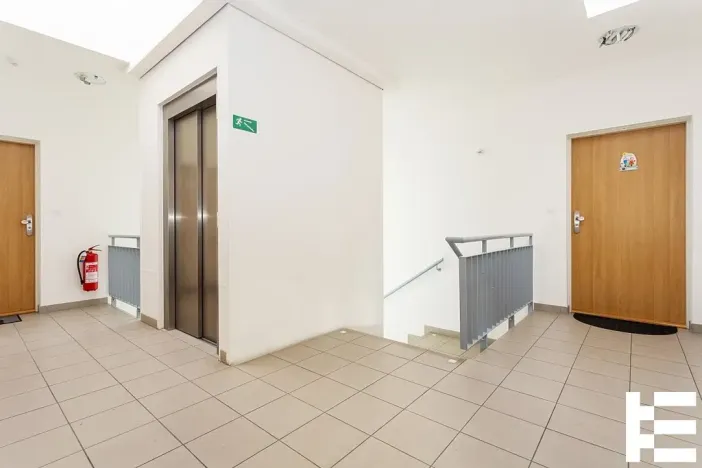 Pronájem bytu 3+kk, Praha - Hloubětín, Nademlejnská, 92 m2