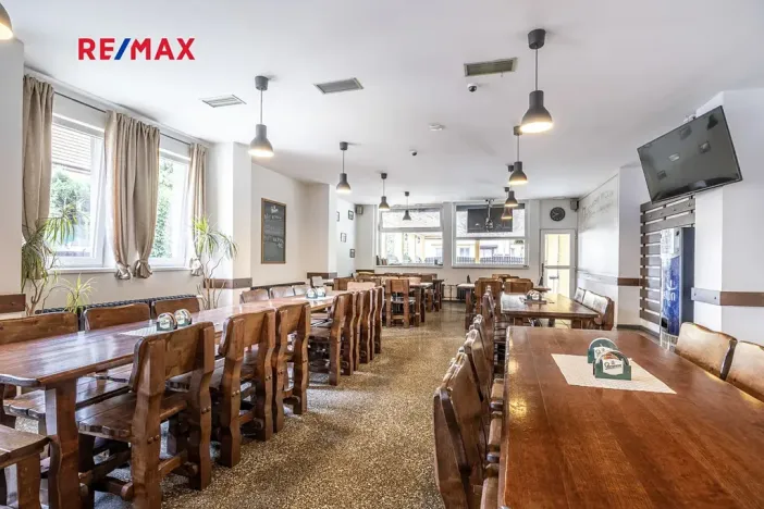 Prodej obchodního prostoru, Čelákovice, Rumunská, 794 m2