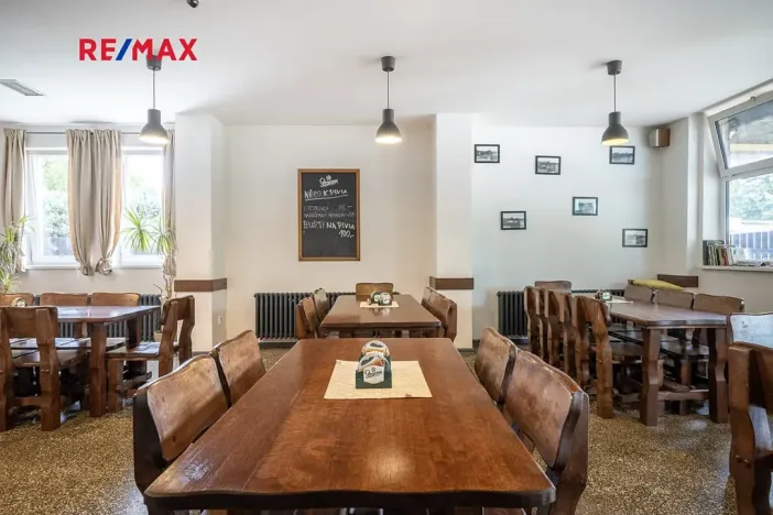 Prodej obchodního prostoru, Čelákovice, Rumunská, 794 m2