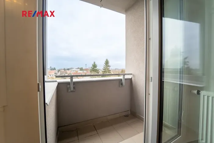 Pronájem bytu 1+kk, Velký Osek, U hřiště, 33 m2