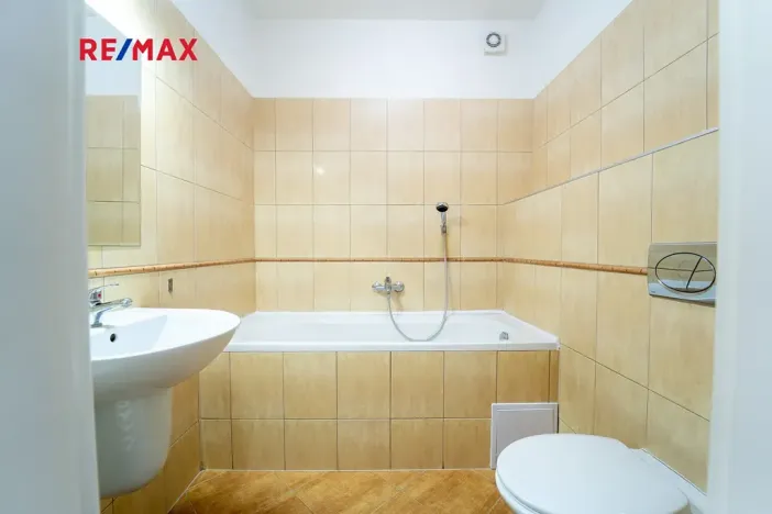 Pronájem bytu 1+kk, Velký Osek, U hřiště, 33 m2