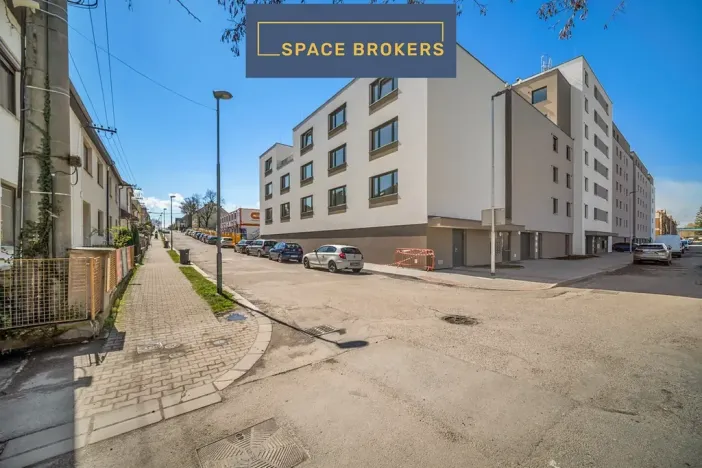 Pronájem garážového stání, Pardubice, Východní, 15 m2