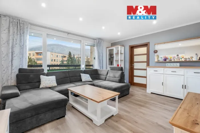 Prodej bytu 4+1, Chlumec, Vyklická, 99 m2