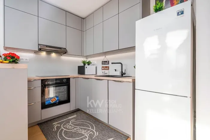 Prodej bytu 2+kk, Praha - Troja, Hnězdenská, 47 m2